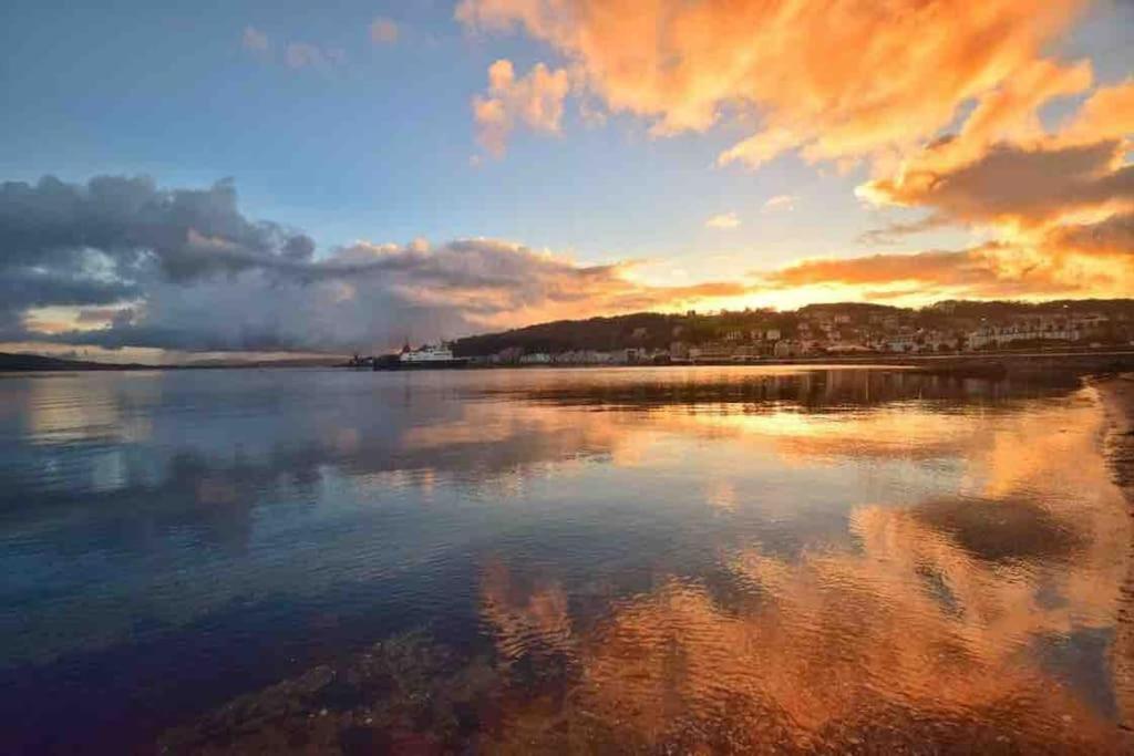 Beautiful Spacious Old Schoolhouse With Stunning Sea Views And Beach Nearby Villa Port Bannatyne Buitenkant foto