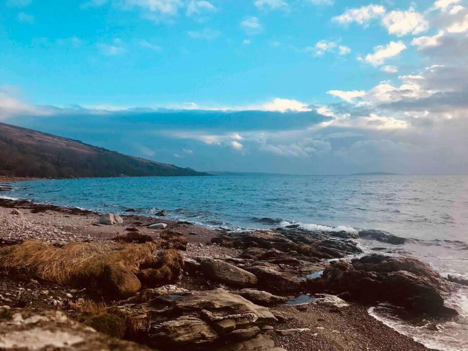 Beautiful Spacious Old Schoolhouse With Stunning Sea Views And Beach Nearby Villa Port Bannatyne Buitenkant foto